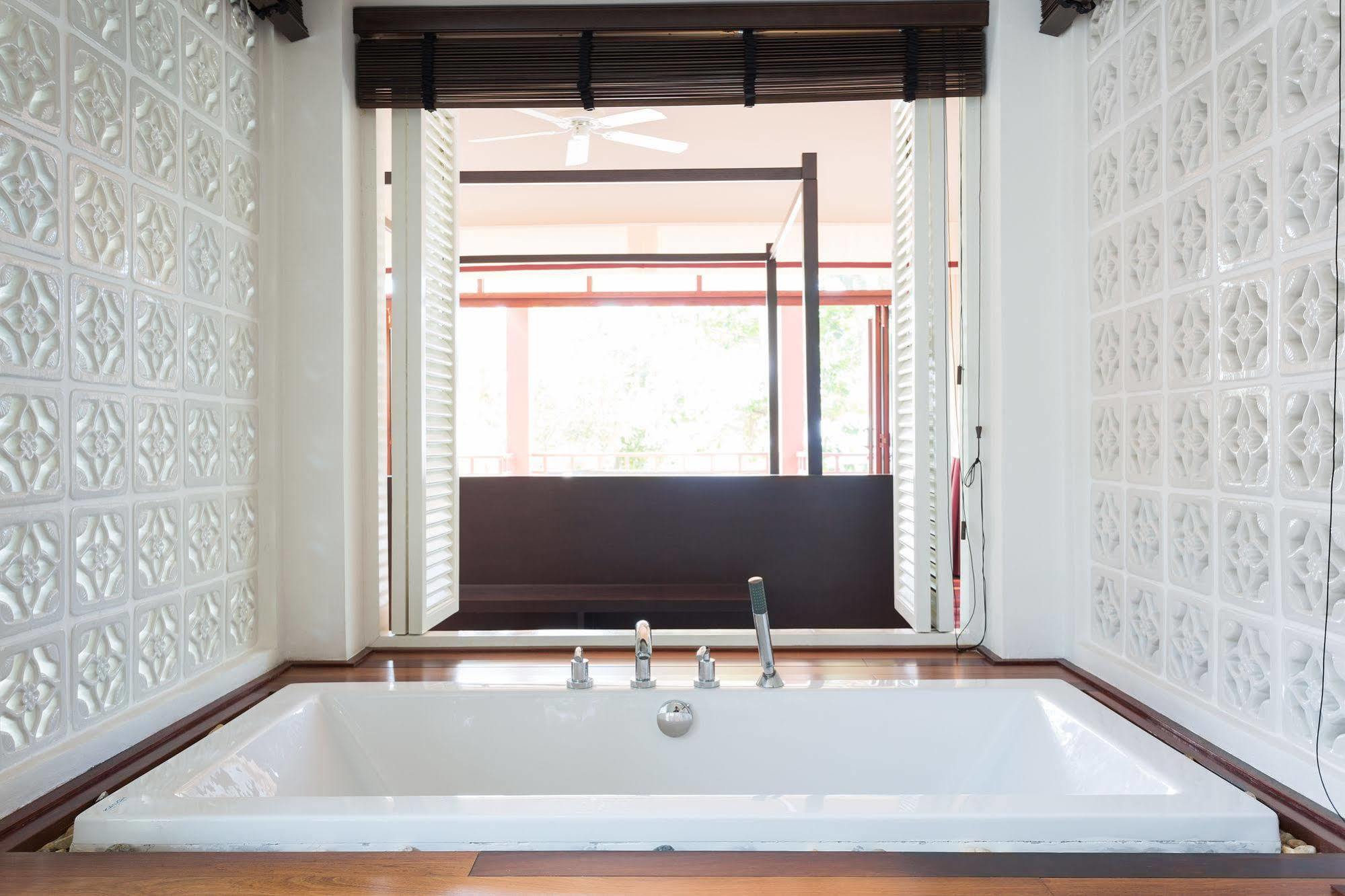 Amatapura Beachfront Villa 15, Sha Certified Ao Nam Mao Exteriör bild
